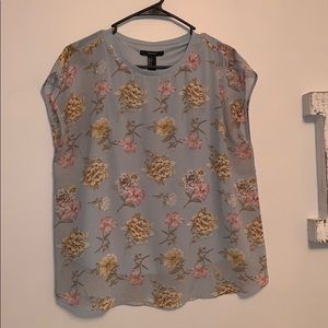 size small forever 21 top. light blue floral.